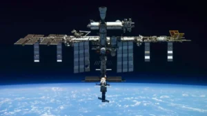 International Space Station कितना बड़ा है? जानें अंतरिक्ष स्टेशन का क्षेत्रफल, लंबाई, गति और तकनीक
